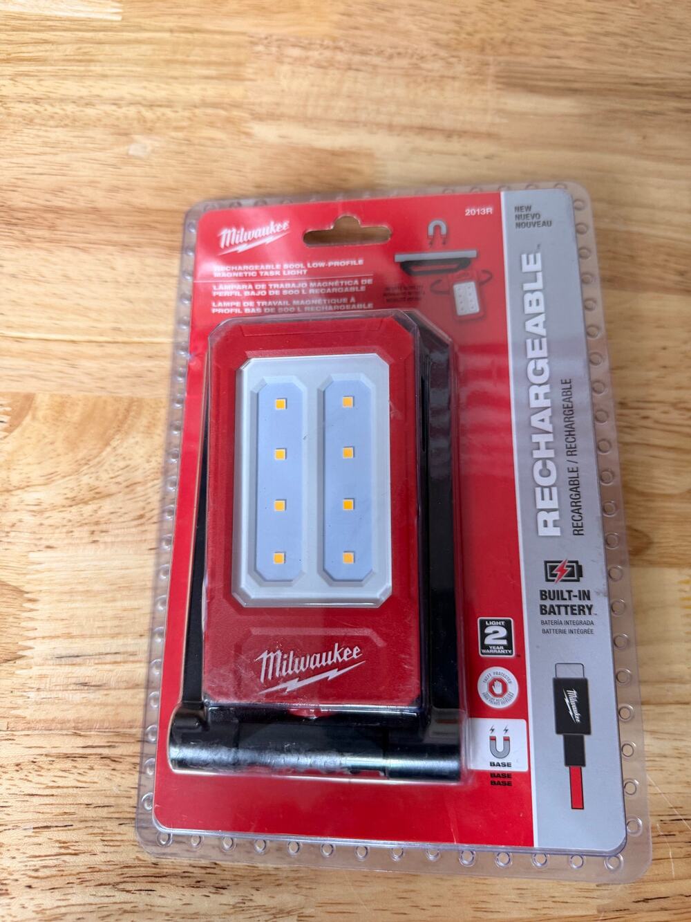 Milwaukee 2013R Rechargeable Low-Profile Magnetic Task Light 500 Lumens USB-C